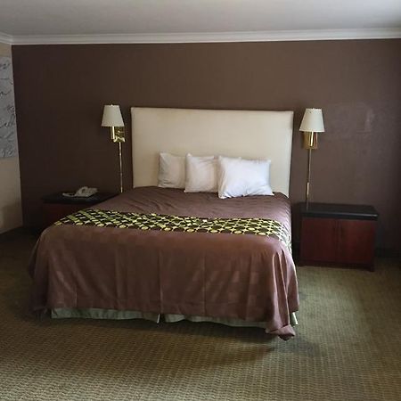 American Inn Стоктон Экстерьер фото