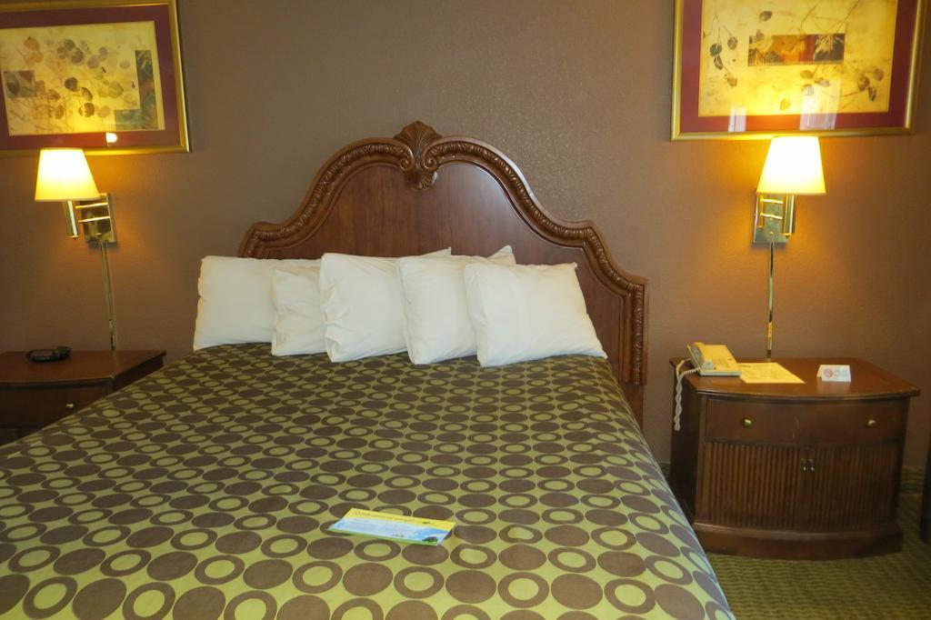 American Inn Стоктон Экстерьер фото