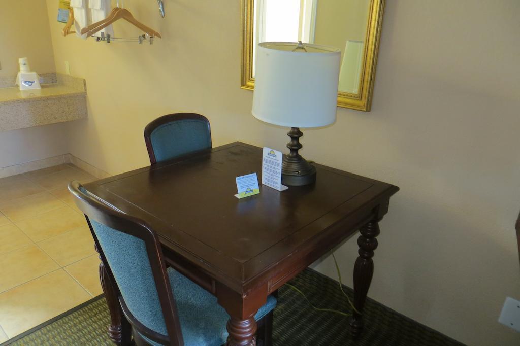 American Inn Стоктон Экстерьер фото