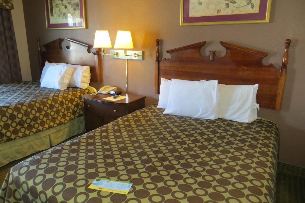 American Inn Стоктон Экстерьер фото