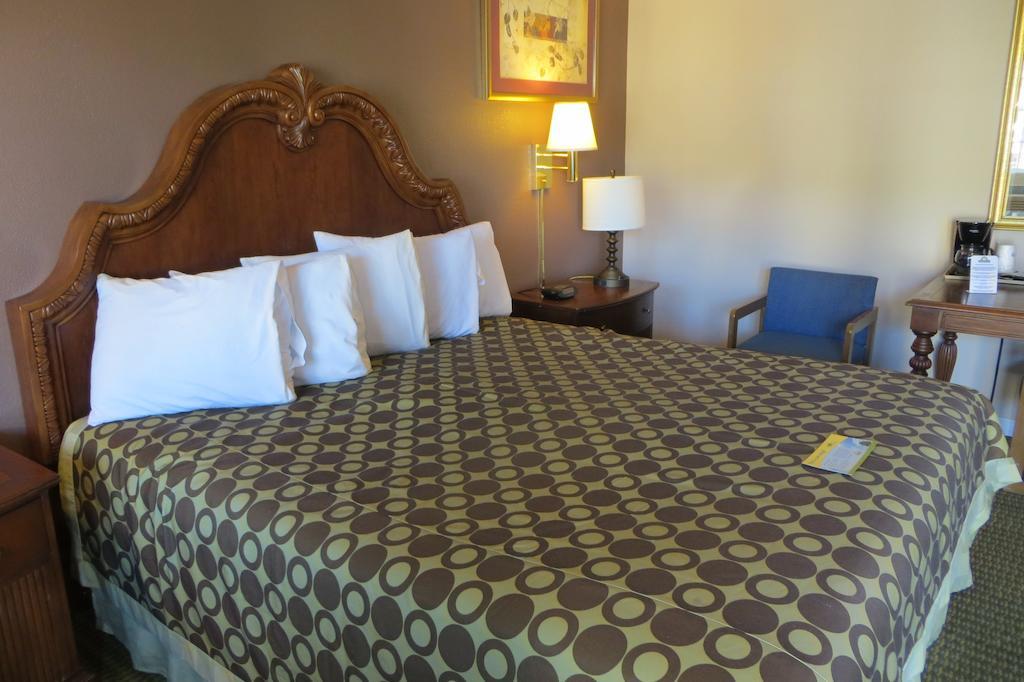 American Inn Стоктон Экстерьер фото