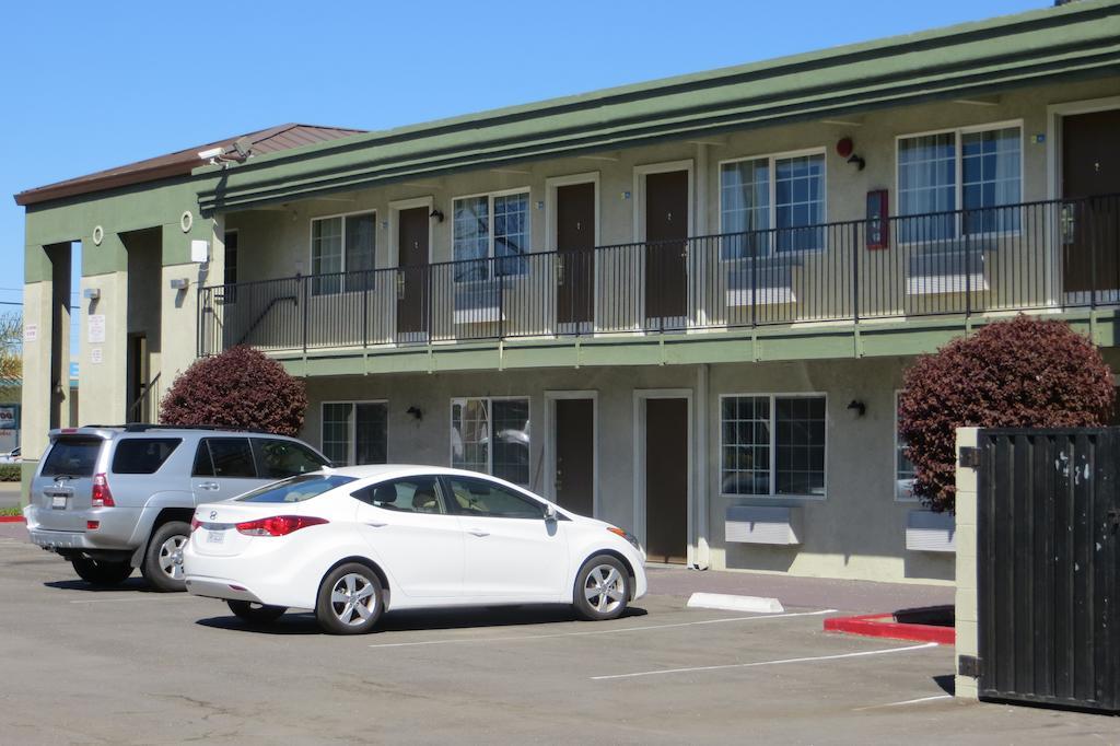 American Inn Стоктон Экстерьер фото