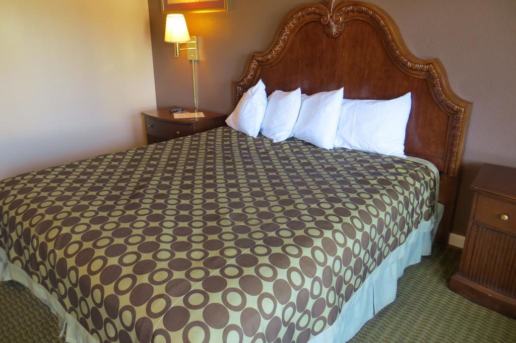 American Inn Стоктон Экстерьер фото